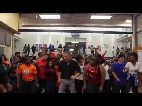 A. Maceo Smith New Tech High School – Uptown Funk Dance – YouTube