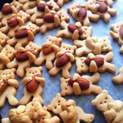 These Nut-Hugging Bear Cookies Are Almost Too Cute To Eat.