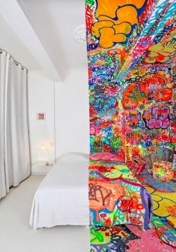 Trippy hotel room in France.﻿