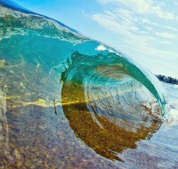 Crystal Waves, Bora Bora, Photo: Clark Little