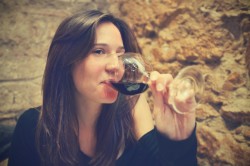 A glass of red wine is the equivalent to an hour at the gym, says new study – MyDaily UK