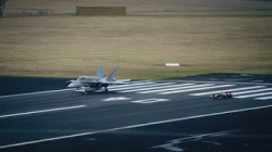 F1 car racing F-18﻿