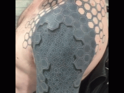 Mind-Blowing 3D Tattoo﻿