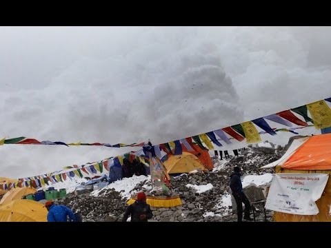 Hit by Avalanche in Everest Basecamp 25.04.2015 – YouTube