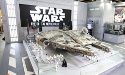 Hot Toys is ready to make the Kessel Run with an 18 foot Millennium Falcon | Sideshow Collectibles