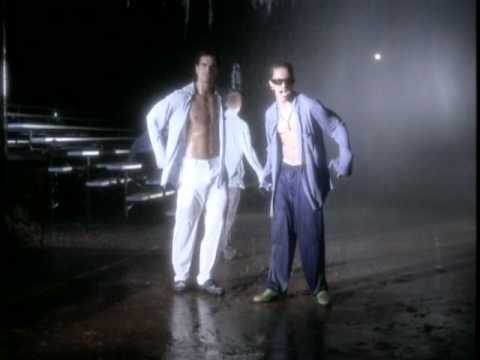 Backstreet Boys – Quit Playing Games (With My Heart) – YouTube