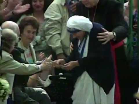 Penn And Teller BS Christopher Hitchens on Mother Teresa – YouTube