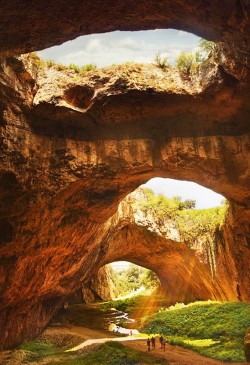 Devetàshka cave, Bulgaria