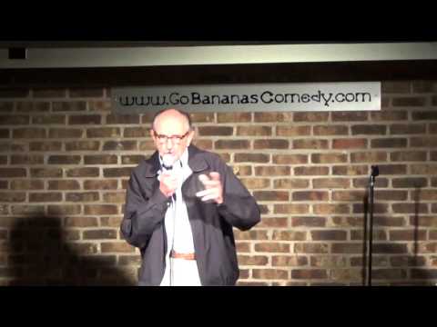 89 year old guy does stand up comedy for the first time and nails it :D