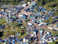 Police use anti-terrorism powers to detain UK volunteers taking aid to Calais refugee camp | UK  ...