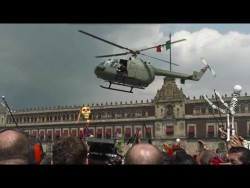 Aerobatic Heli Pilot Chuck Aaron Stunt Flying for “Spectre” – YouTube