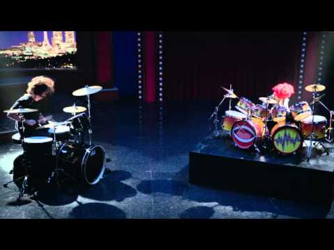 Dave Grohl and Animal Drum Battle – The Muppets – YouTube