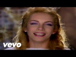 Eurythmics – There Must Be An Angel (Playing With My Heart) – YouTube