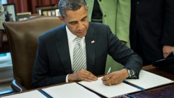 Obama signs ‘Monsanto Protection Act’ written by Monsanto-sponsored senator — RT USA