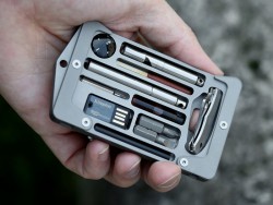 ‘Survival Wallet’ Holds Credit Cards, Blade, Tiny Gear – Gear Junkie