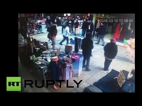 Turkey: Man attacks boy believed to be Syrian refugee in Izmir bazaar – YouTube