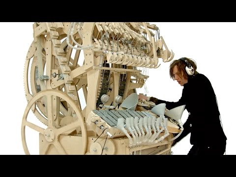 Wintergatan – Marble Machine (music instrument using 2000 marbles) – YouTube