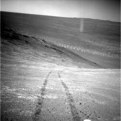 Opportunity rover captures a dust devil on Mars, sol 4332