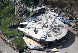 Star Wars VIII photographs reveal the Millennium Falcon has landed at Pinewood Studios | Daily M ...