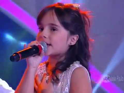 Cute little girl singing – love me like you do – YouTube