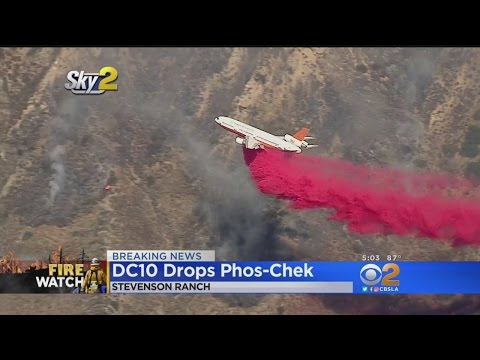 DC-10 Drops Phos-Chek In Effort To Contain Sage Fire – YouTube