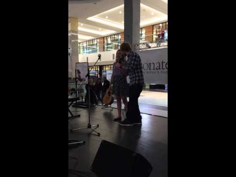 Ed surprises fan singing his song at the Mall – YouTube