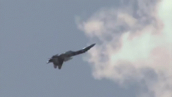 SU-35 Jet slows down by thrust vectoring﻿