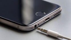 No, Apple, killing your headphone jack is not ‘courage’