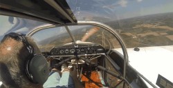 Pilot Calmly Lands Plane After Propeller Falls Off
