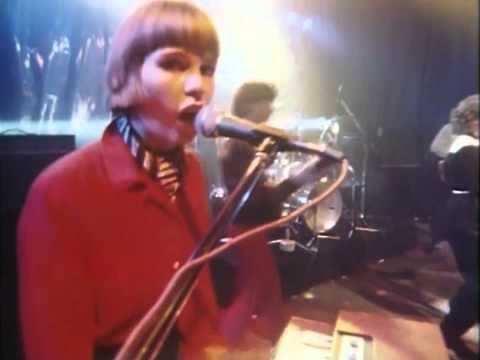 Martha and the Muffins – Echo Beach – YouTube