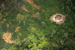 Incredible Photos Show Uncontacted Amazonian Tribe Living Perilously Close To Illegal Miners | I ...
