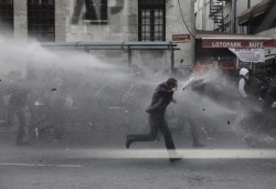 Turkish police use water cannon and tear gas to disperse protest against arrest of journalists | ...