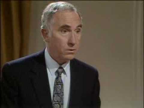 Who reads the papers? – Yes, Prime Minister – BBC comedy – YouTube