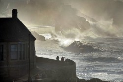 Storm Doris set to batter Cornwall with strong winds and huge waves | Cornwall Live