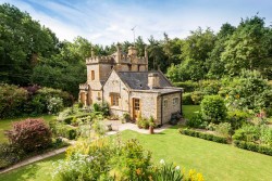 England’s Smallest Castle Is For Sale And It Costs No More Than A Mid-Sized Flat In London | Bor ...