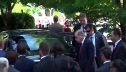 [VIDEO] Video shows Erdoğan watched bodyguards’ violent attack on protesters in DC | Turkish Minute