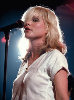 Debbie Harry on stage being all kinds of hot in 1979