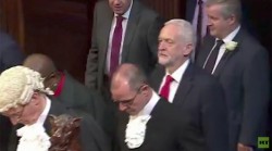 Jeremy Corbyn didn’t bow to the Queen at state opening of Parliament (VIDEO) — RT UK