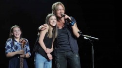 Keith Urban Calls Girl Onstage On A Whim, Is Amazed When She Belts Out An Incredible Surprise Pe ...