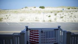 Chris Christie, New Jersey governor, enjoys beach he closed to public – BBC News