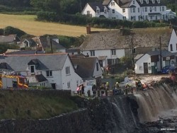 Pirate FM – News – BREAKING: Flash floods hit Cornish village