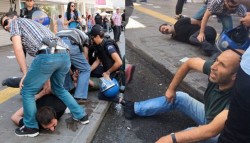 [VIDEO] Police break man’s arm while detaining 47 protesters in Ankara | Turkish Minute