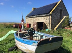 Wanted: Couple to run deserted French island of Quéménès – BBC News