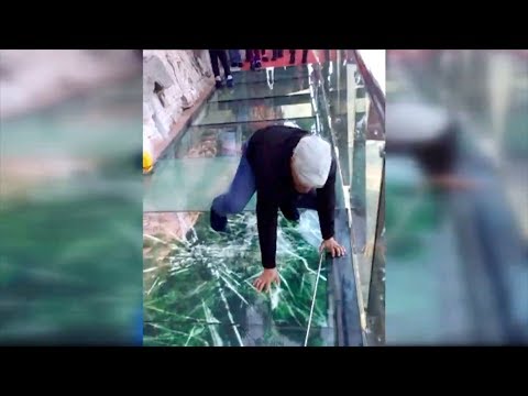 Tourist terrified by new glass walkway that cracks under weight – YouTube