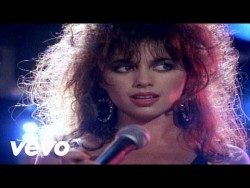 The Bangles – Walk Like an Egyptian – YouTube