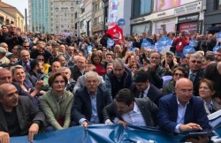 Police Prevent CHP’s Sit-in Protest of State of Emergency – Tansu Pişkin – english