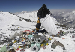 3,000 kg of garbage collected from Mt. Everest