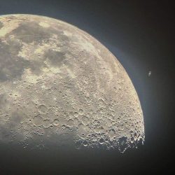 Stunning views of the Moon and Saturn, 1.2 billion kilometers from each other