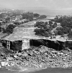 Incredible photos show Niagara Falls after they were drained in 1969