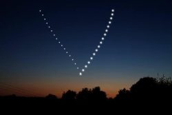 An amazing time-lapse photo of the Great Conjunction of Saturn and Jupiter forming a single brig ...